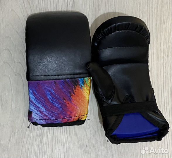 Боксерские перчатки