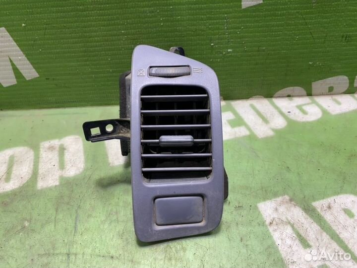 Дефлектор воздушный правый Nissan Primera TP12