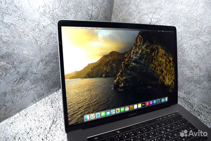 Macbook pro 15 2018 i7 16gb touch bar