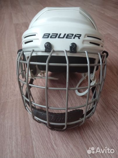 Хоккейный шлем