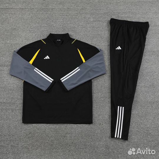 Спортивный костюм adidas на команду