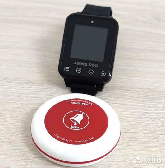 Кнопка вызова персонала и часы в салон красоты