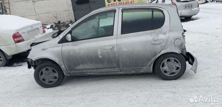 Toyota Vitz 1.3 AT, 2001, битый, 180 000 км