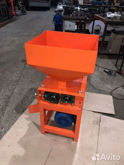 Плющилка для зерна. Дробилка вальцовая