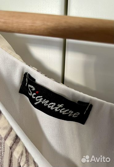 Топ на одно плечо с принтом павлина