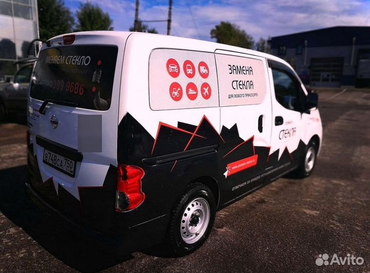 Стекло дверное левое Экскаватор JCB JC 200