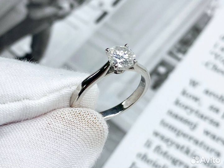 Золотое кольцо с бриллиантом 585 пробы 0,83 ct