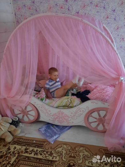 Детская кровать карета
