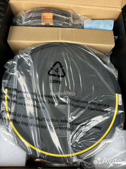 Робот пылесос redmond RV-R650S новый