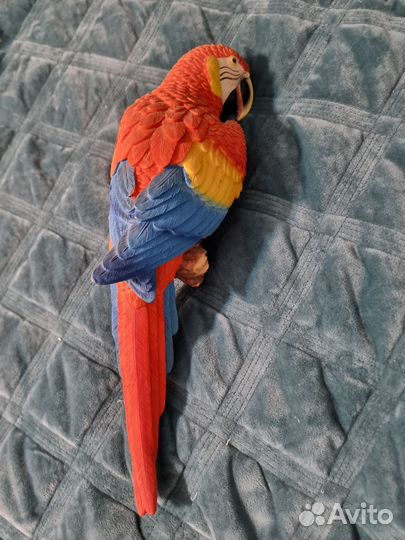 Статуэтка попугая