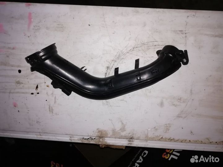 Патрубок воздушный VW golf 6 1.4 TSI 03C145673H