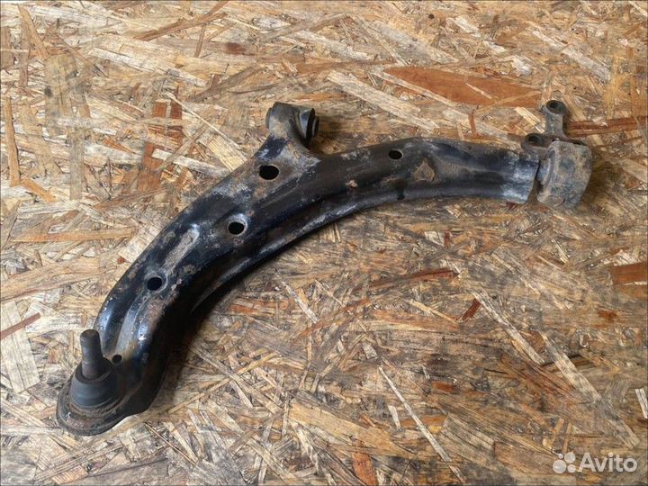 Рычаг передний левый Nissan Almera Classic