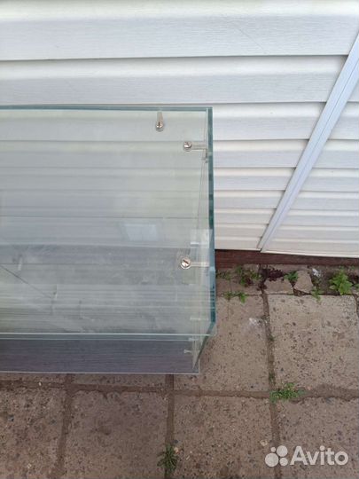 Витрина стеклянная