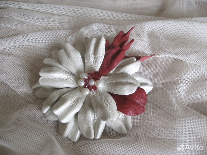 Брошь из натуральной кожи арт. К-02