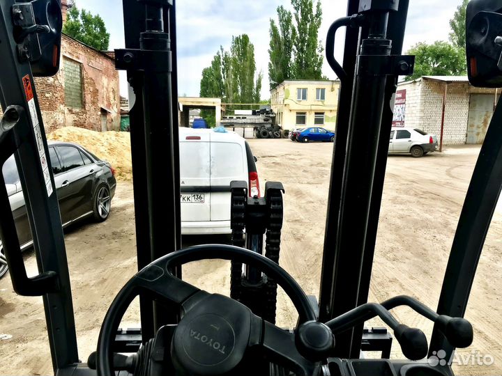 Вилочный погрузчик Toyota 72-8FDJ35, 2008