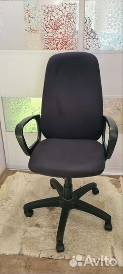 Офисное кресло