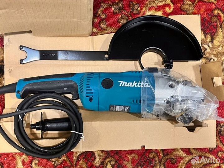 Угловая шлифмашина Makita ga9020