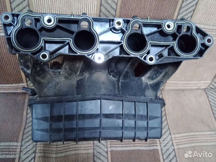 Впускной коллектор Мерседес c180 w202