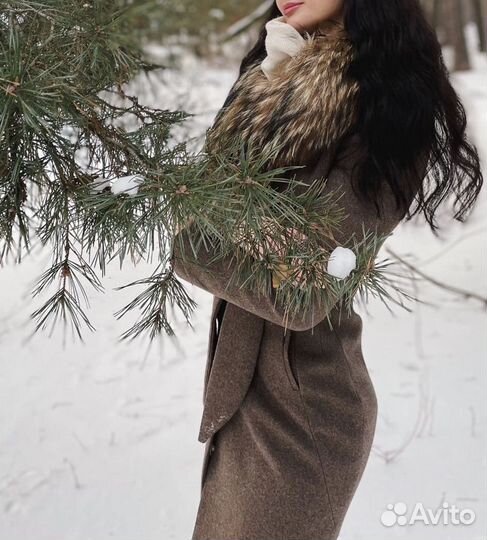 Пальто зимнее с натуральным мехом