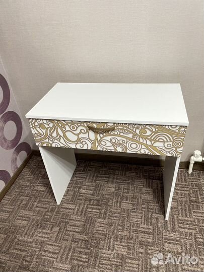 Стол туалетный