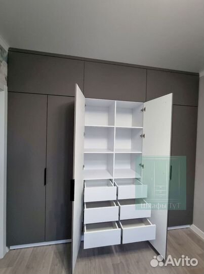 Угловой шкаф