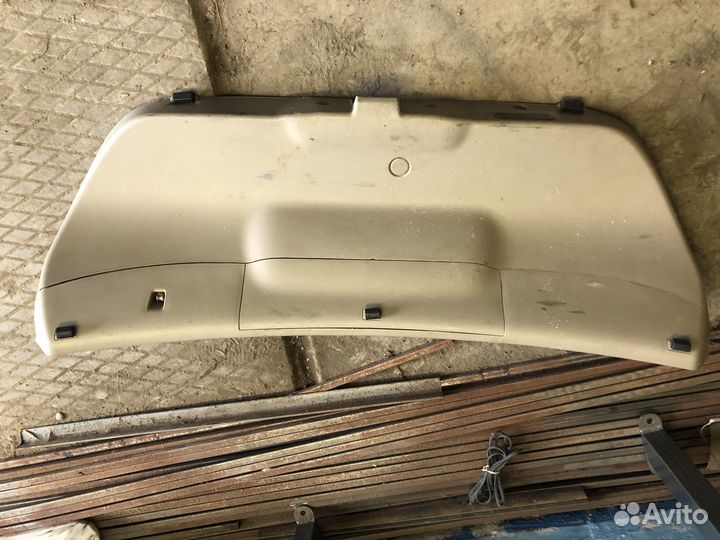 Обшивка двери багажника Honda avancier