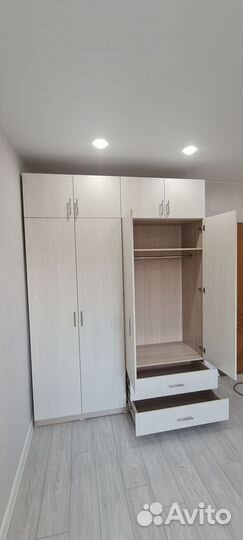 Рабочая зона в углу у окна