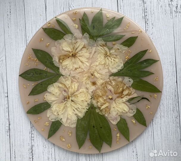 Поднос из эпоксидной смолы с сухоцветами «Пионы«