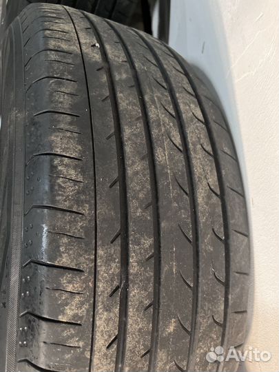 R18 Yokohama BlueEarth RV02 235/65, PCD 5x114.3 DIA 60.1