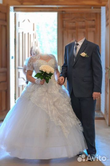 Свадебное платье+ подъюбник+подвязка+фата