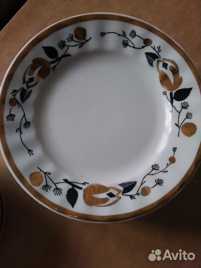 Тарелки и розетки из сервиза 
