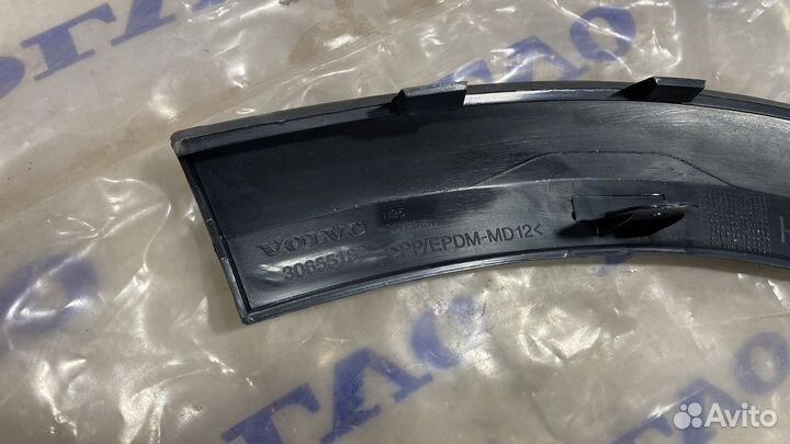 Расширитель крыла оригинал передний правый Вольво