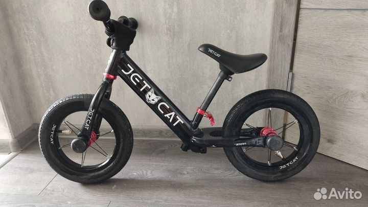 Беговел jet cat 12 air