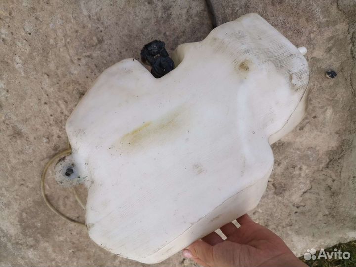 Бочек омывателя на renault symbol