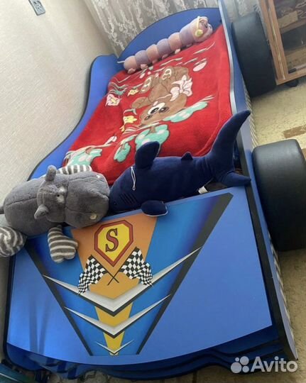 Детская кровать машина