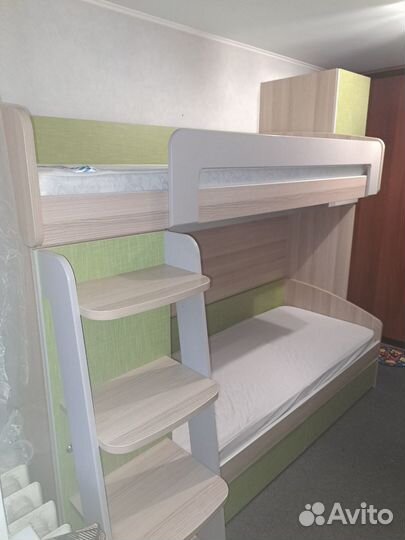 Двухъярусная кровать