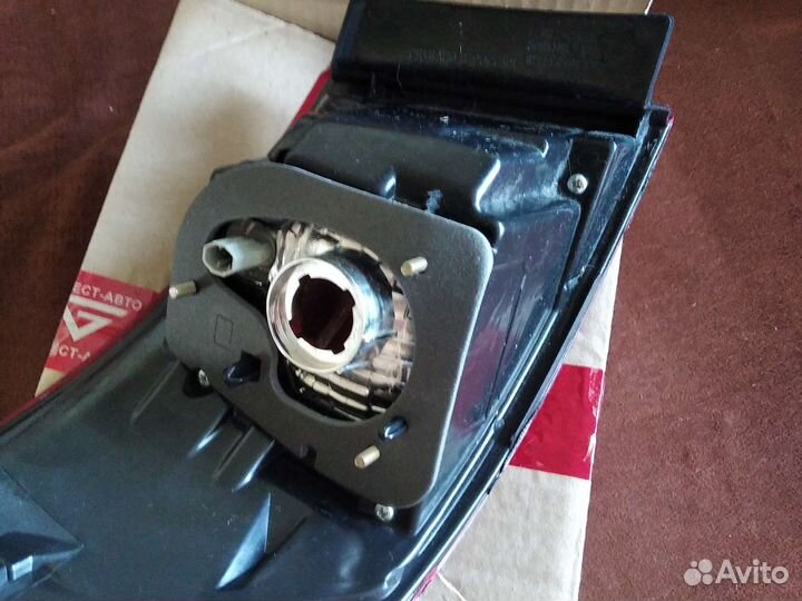 Фонарь задний угловой правый в крыло Веста новый