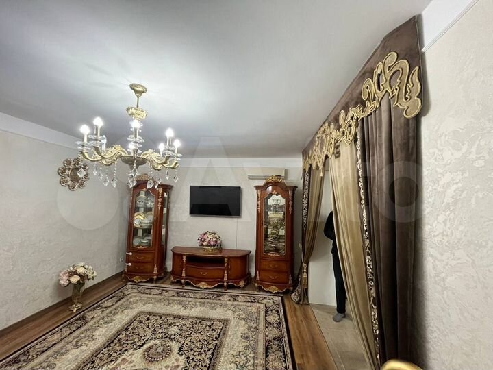 3-к. квартира, 100 м², 1/2 эт.