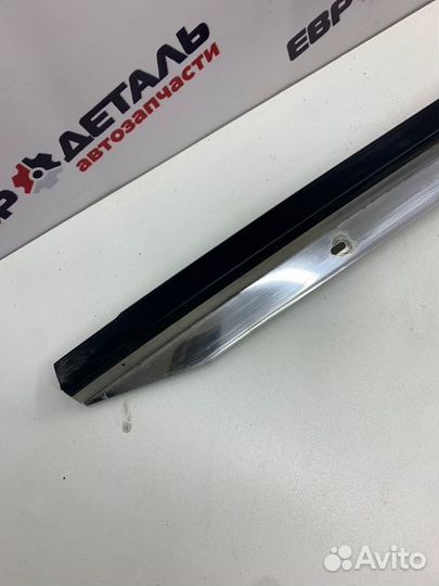 Молдинг лобового стекла левый Nissan Almera N16