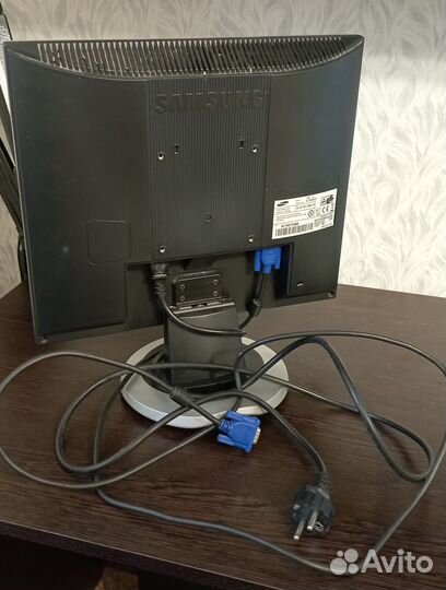 Монитор Samsung 713n W