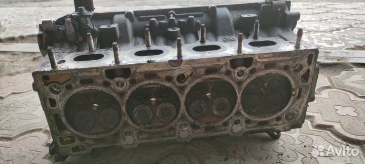 Головка блока цилиндров Opel Zafira B 1 2005-2015