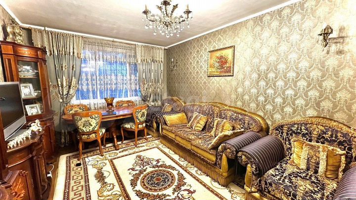 2-к. квартира, 52 м², 1/17 эт.