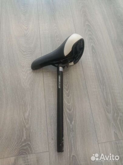 Сиденье на велосипед и подседельный штырь