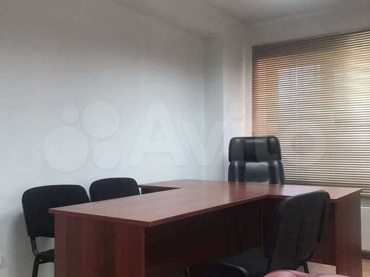 Офис с ремонтом мебелью сейф двери