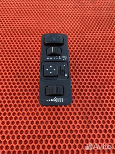 Блок управления зеркалами Mitsubishi Carisma