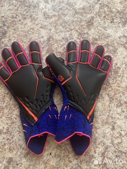 Вратарские перчатки