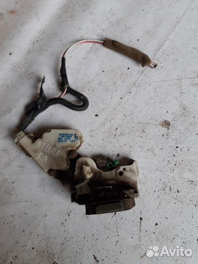 Замок двери задней левой Ниссан Альмера Н15