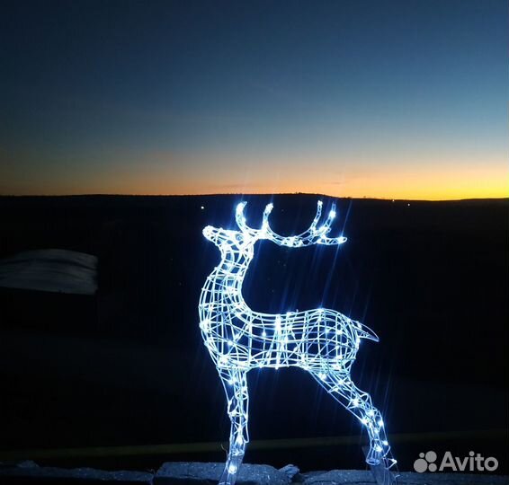 Новогодний олень с гирляндой