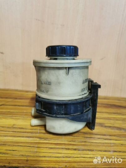 Бачок гидроусилителя передний Renault Megane 1