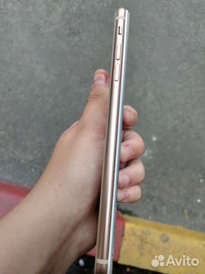 Телефон iPhone 8 plus